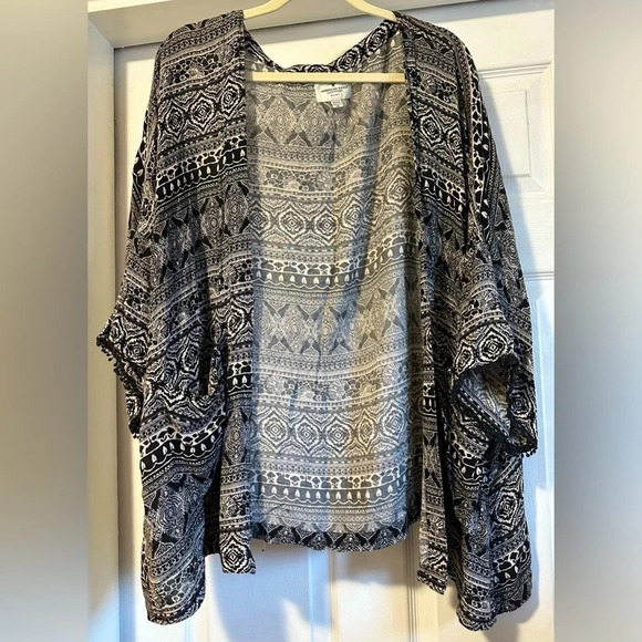 American Eagle Outfitters Black White Bohemian/ Open Front Cardigan - Picture 1 of 8